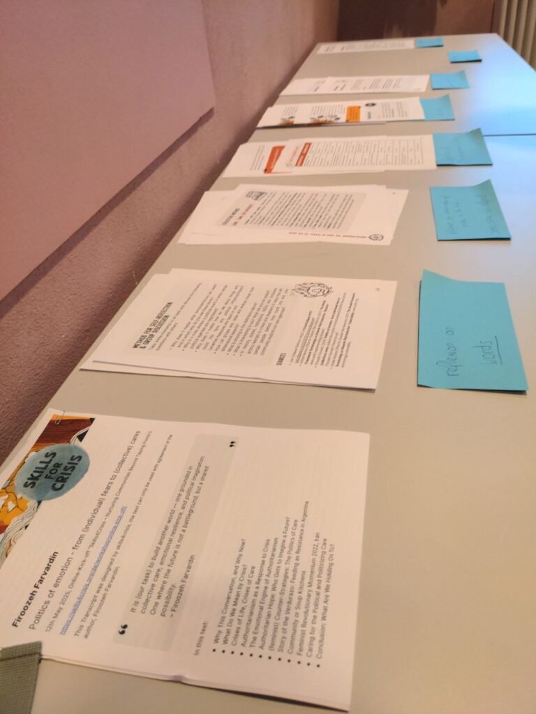 On the table there are white sheets of paper lying with the description of the methods and other stuff from the project. There are also blue paper notes lying there.