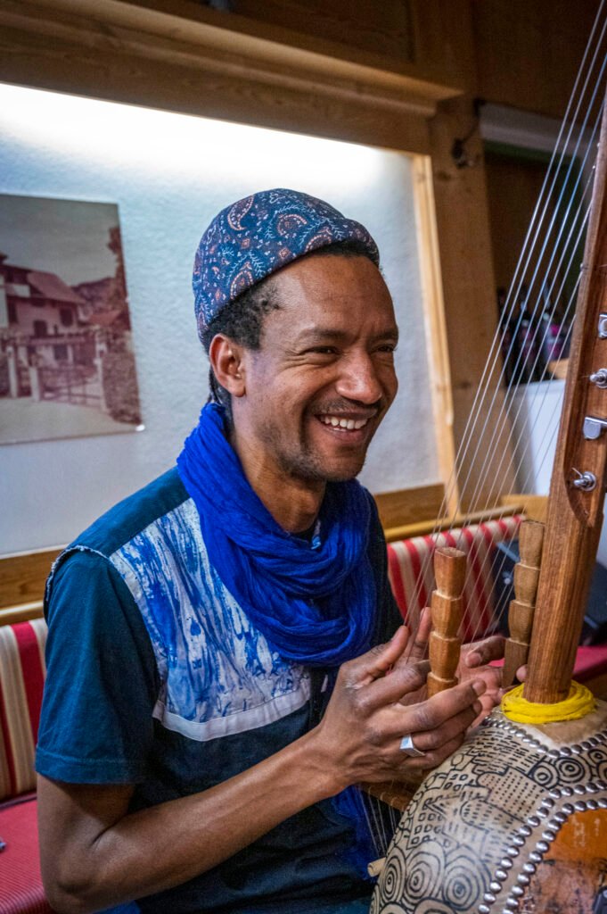 Adama Dicko playing the N`Goni.
